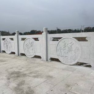 石嘴山芝麻白河道栏杆 石材栏杆