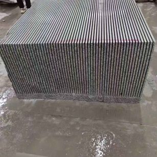 石嘴山芝麻白毛板荒料切割