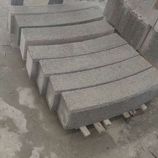 石嘴山芝麻白弧形路牙石