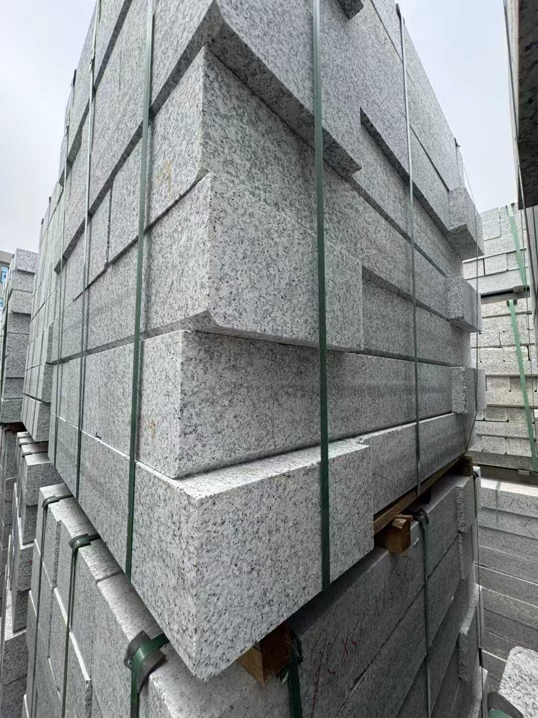 石嘴山芝麻白路牙石 马路牙子